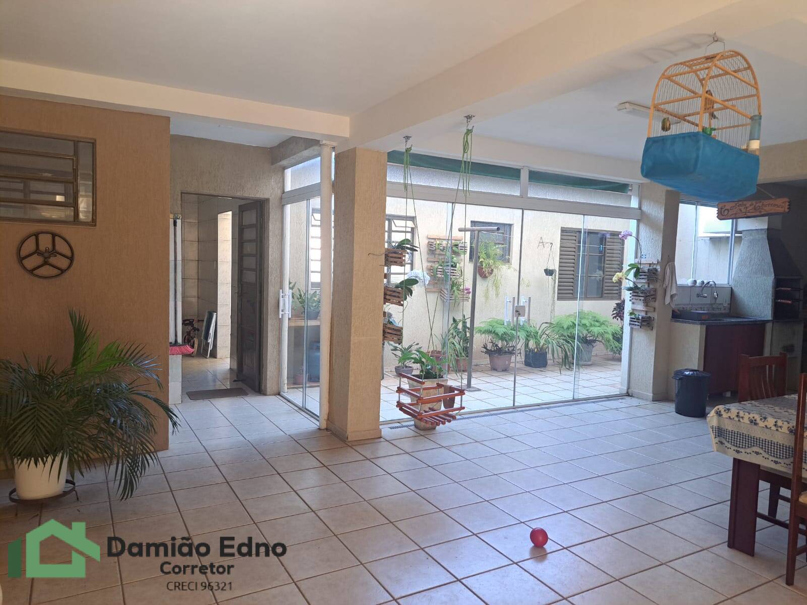 Casa, 4 quartos, 290 m² - Foto 1