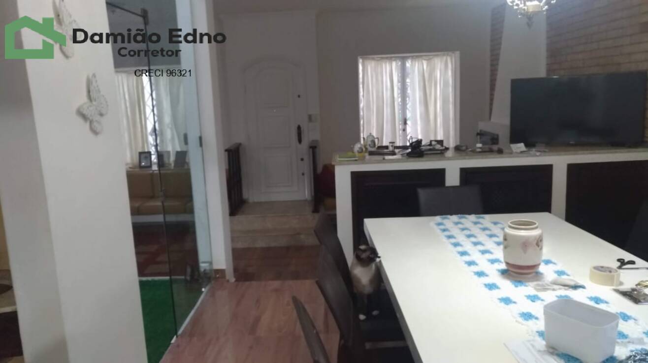 Casa, 3 quartos, 221 m² - Foto 2