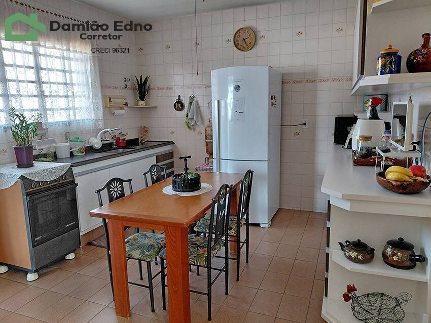 Casa, 3 quartos, 234 m² - Foto 1