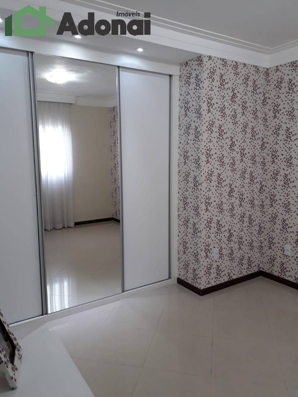Casa à venda com 3 quartos, 225m² - Foto 4