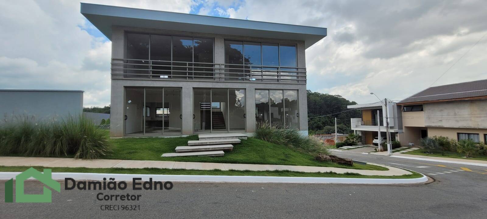 Casa de Condomínio à venda com 3 quartos, 266m² - Foto 1